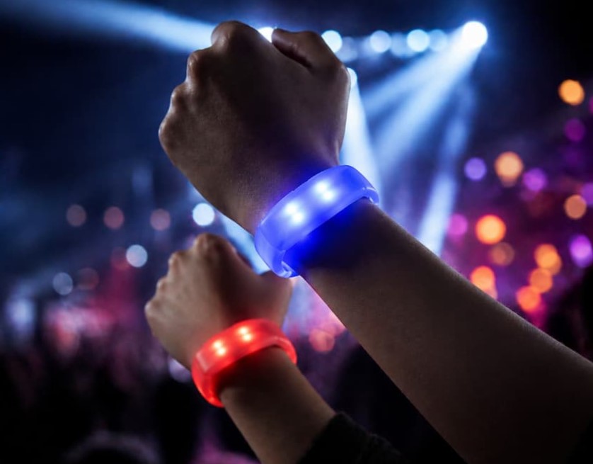 Automated surface mount technology picking and placing electronic components on high density led wristband pcba arrays