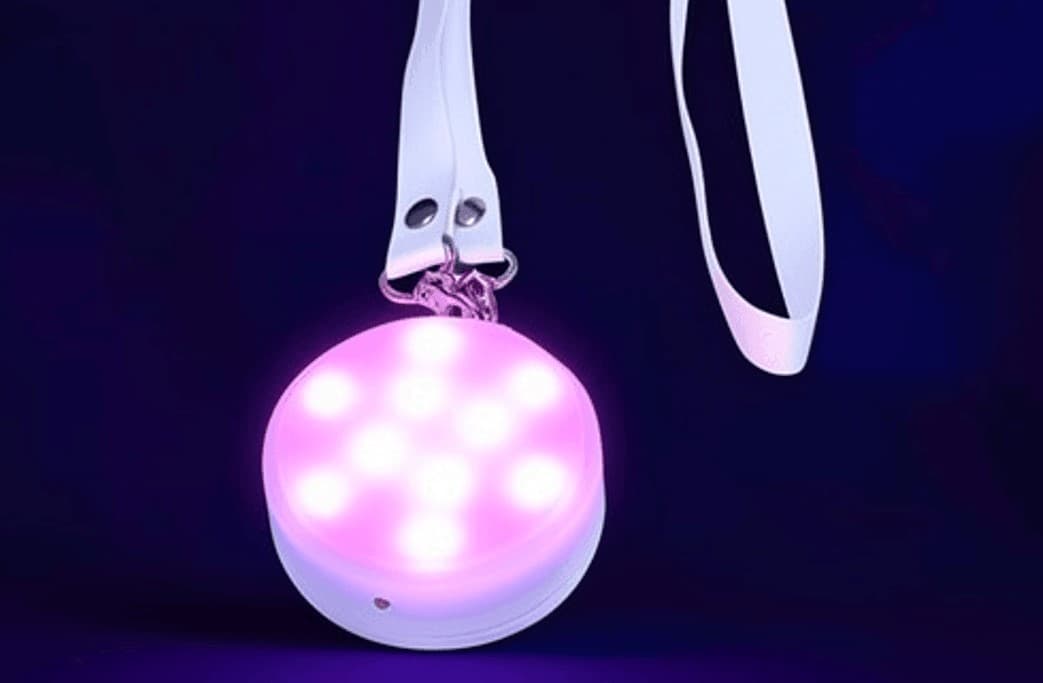GFLAI GFH-003 round LED medal lanyard with 10 bright LEDs on dark event background