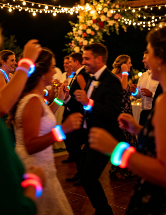 LED wristbands for wedding – synchronized glow during first dance